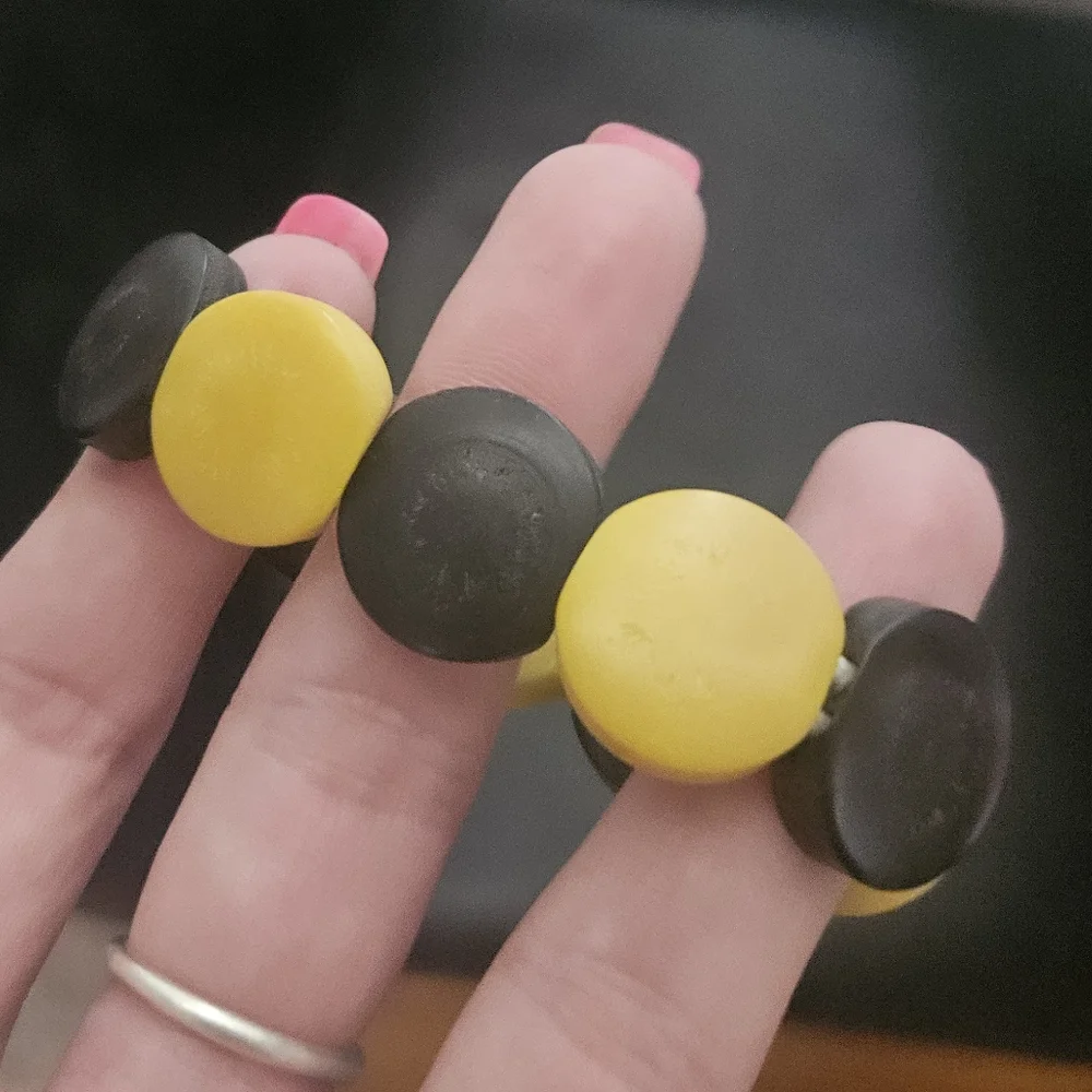 Yellow/green & black circles ⚫️ stretchy elastic bracelet